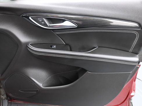 Used 2021 Buick Envision Essence image 19