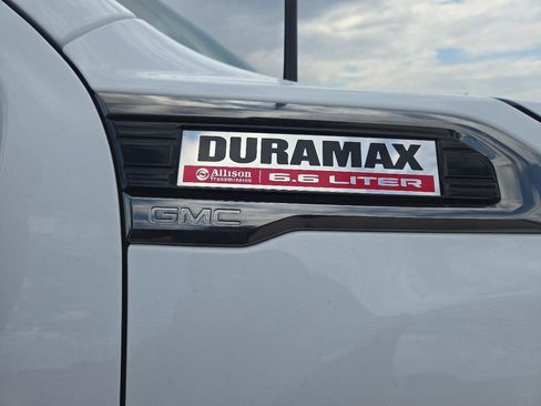 Used 2022 GMC Sierra 2500 AT4 w/ AT4 Preferred Package AWD/4WD image 5