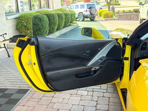 Used 2018 Chevrolet Corvette Stingray Convertible RWD image 23