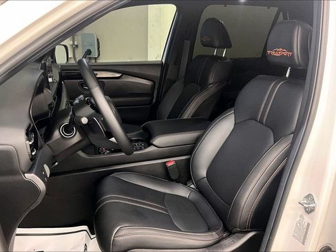 Used 2025 Honda Pilot TrailSport image 21