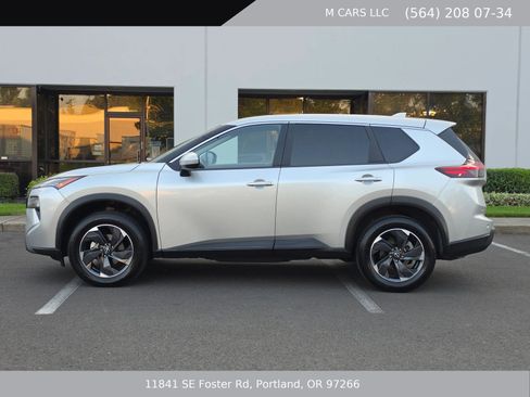 Used 2024 Nissan Rogue SV AWD/4WD image 5