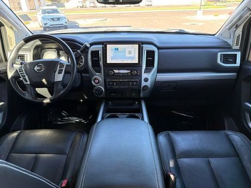 Used 2018 Nissan Titan PRO-4X w/ Pro-4x Convenience Package AWD/4WD image 15