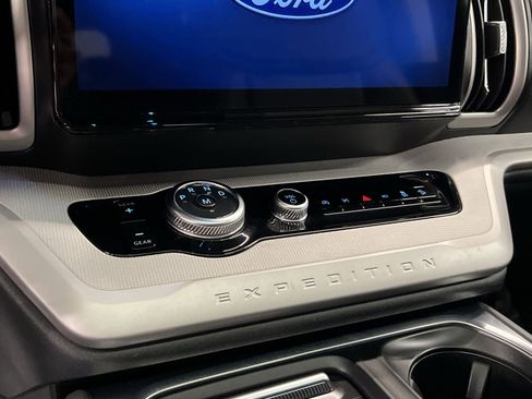 Used 2025 Ford Expedition Active image 17