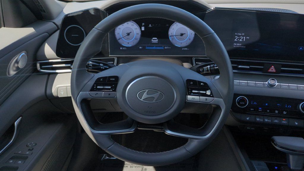 Certified 2024 Hyundai Elantra SEL w/ Convenience Package FWD image 11