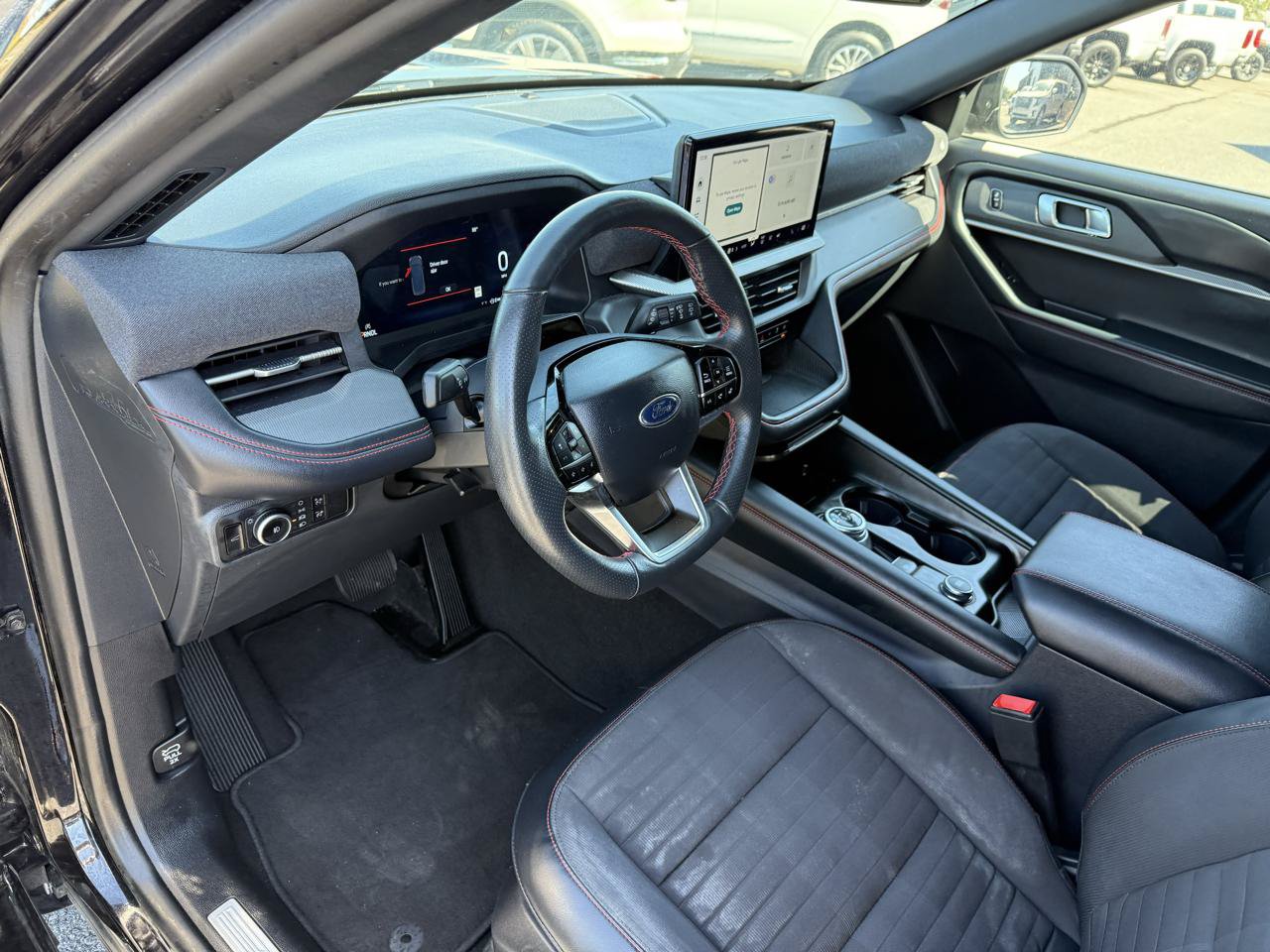 Used 2025 Ford Explorer ST-Line w/ ST-Line Street Pack AWD/4WD image 13