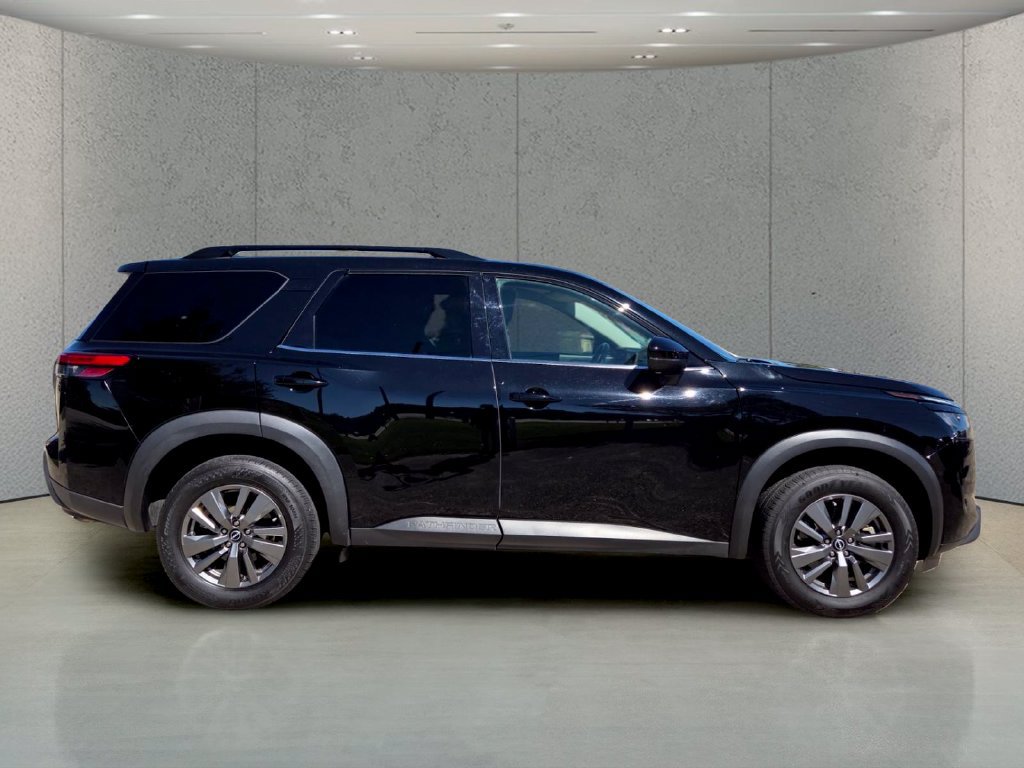 Used 2025 Nissan Pathfinder SV FWD image 6