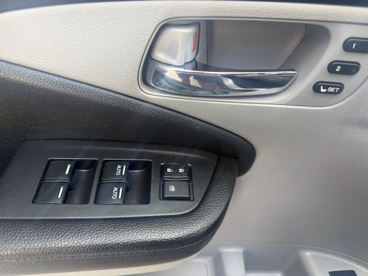 Used 2017 Honda Pilot Touring image 24