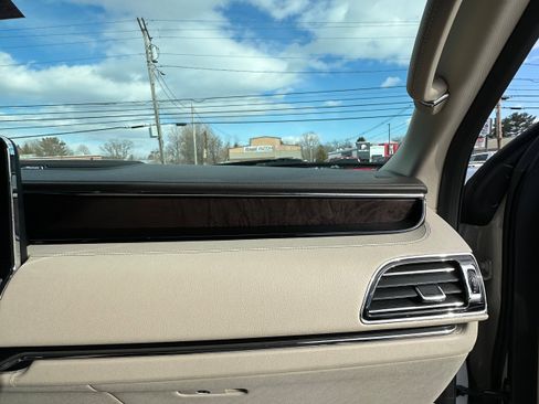 Used 2019 Lincoln Navigator Premiere AWD/4WD image 34