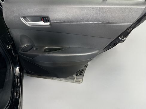 Used 2022 Toyota Corolla Cross XLE FWD image 28