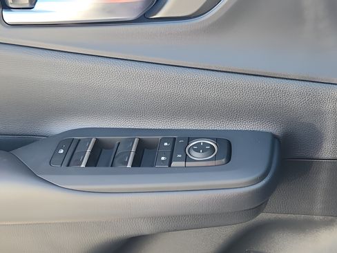 New 2026 Toyota Prius Plug-In Hybrid FWD image 24