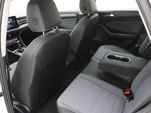 Used 2025 Volkswagen Jetta SE FWD image 10