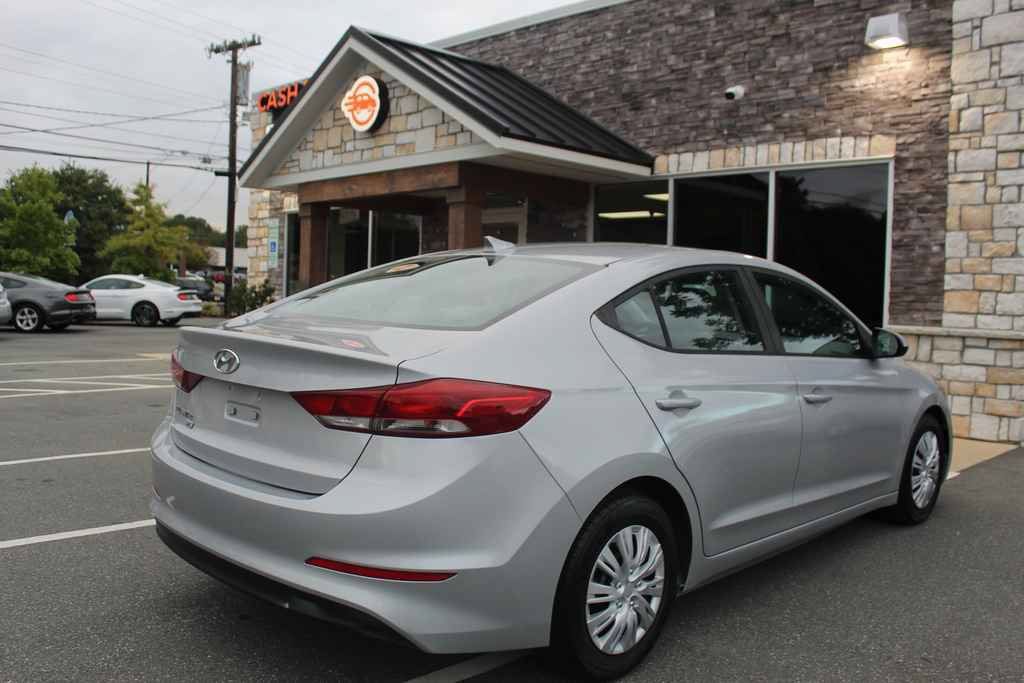 Used 2017 Hyundai Elantra SE FWD image 5