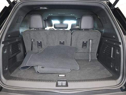 Used 2025 Chevrolet Traverse LT w/ Midnight/Sport Edition image 43