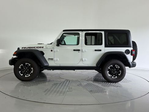 Used 2025 Jeep Wrangler Unlimited Rubicon AWD/4WD image 2