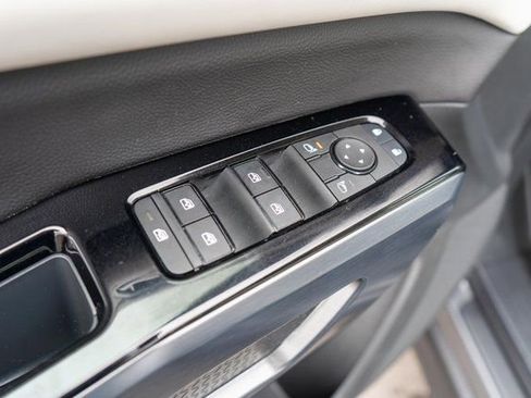 Used 2025 Nissan Pathfinder SL image 20