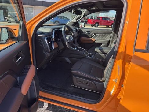 Used 2025 GMC Canyon AT4 w/ Nightfall Edition image 9