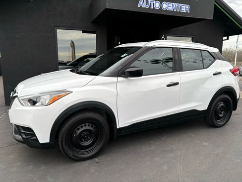 Used 2019 Nissan Kicks S image 4