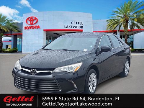 Used 2015 Toyota Camry LE image 1