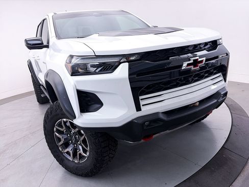 Used 2024 Chevrolet Colorado ZR2 w/ ZR2 Convenience Package III AWD/4WD image 3