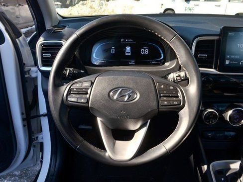 Used 2024 Hyundai Venue SEL image 19
