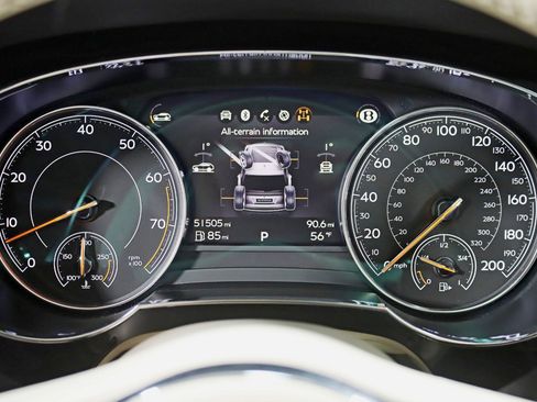 Used 2017 Bentley Bentayga AWD/4WD image 19