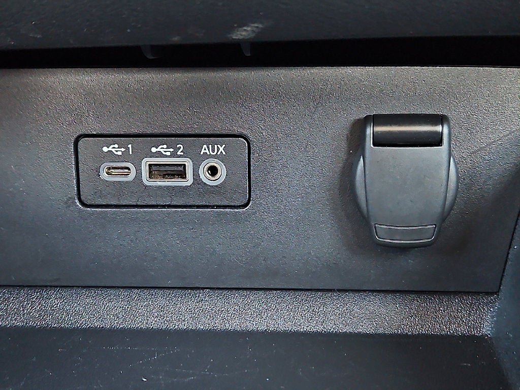 Used 2025 Nissan Altima 2.5 SV FWD image 24