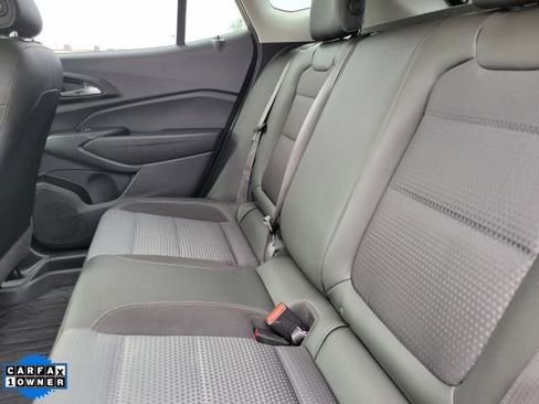 Used 2024 Chevrolet Trax LT w/ LT Convenience Package FWD image 9