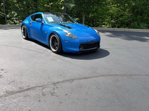 Used 2009 Nissan 370Z Touring w/ Sport Pkg RWD image 2