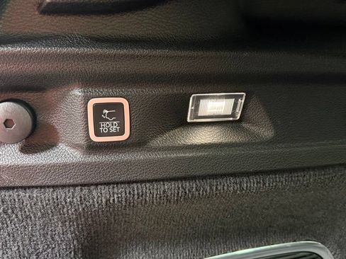 Used 2022 Jeep Grand Cherokee L Overland w/ Luxury Tech Group IV AWD/4WD image 12
