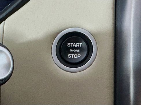 Used 2020 Land Rover Discovery Landmark image 27