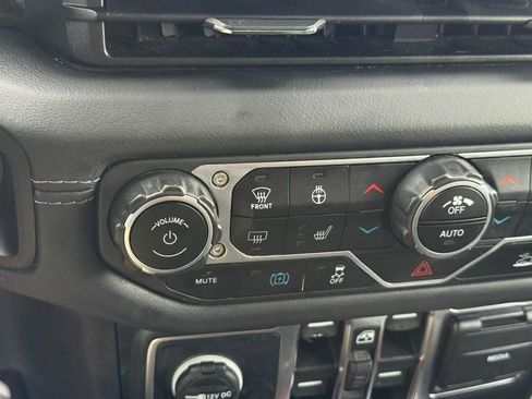 Used 2024 Jeep Wrangler Unlimited Sahara AWD/4WD image 17
