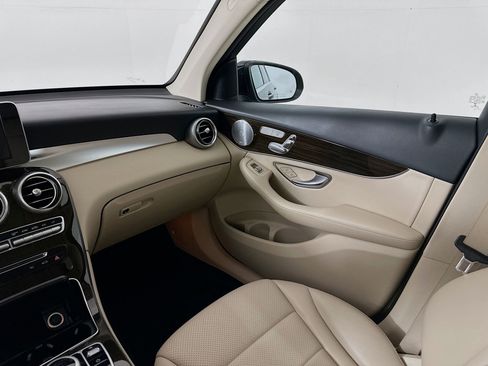 Certified 2019 Mercedes-Benz GLC 300 4MATIC image 25