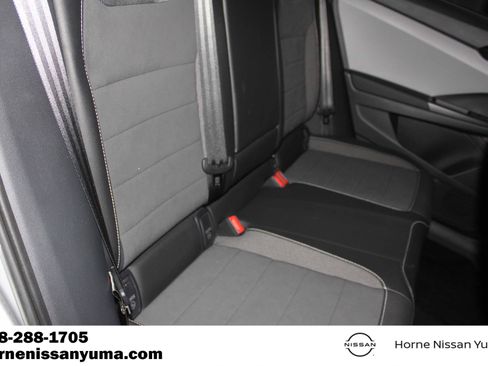 Used 2023 Volkswagen Taos SE w/ Panoramic Sunroof Package FWD image 7