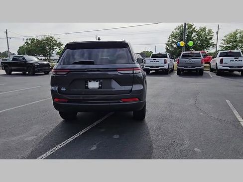New 2025 Jeep Grand Cherokee Altitude image 33