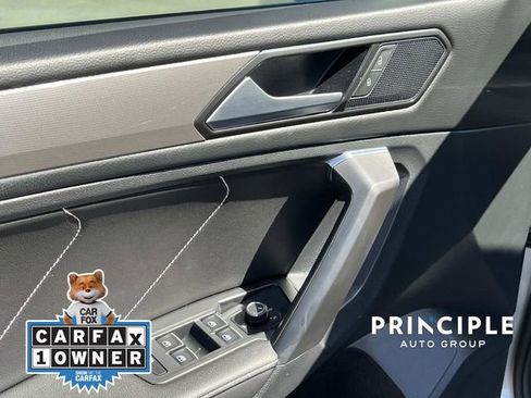Used 2023 Volkswagen Tiguan SE w/ Panoramic Sunroof Package FWD image 13