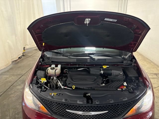 Used 2023 Chrysler Voyager LX FWD image 8