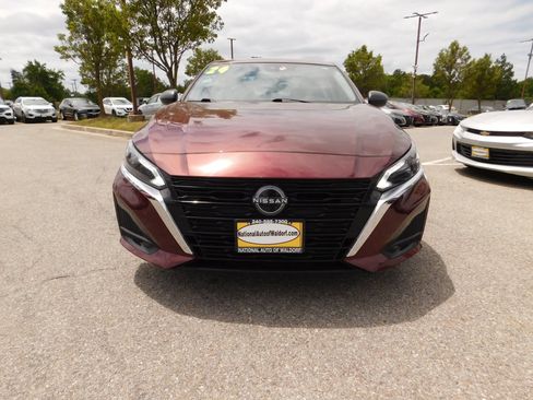 Used 2024 Nissan Altima 2.5 SV FWD image 3