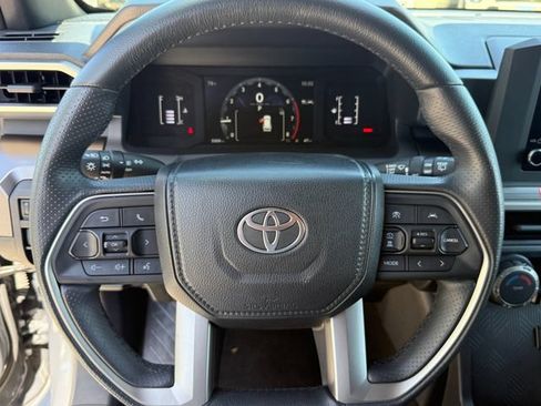 Used 2026 Toyota 4Runner SR5 AWD/4WD image 15