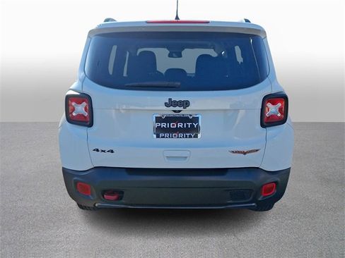 Used 2022 Jeep Renegade Trailhawk image 5