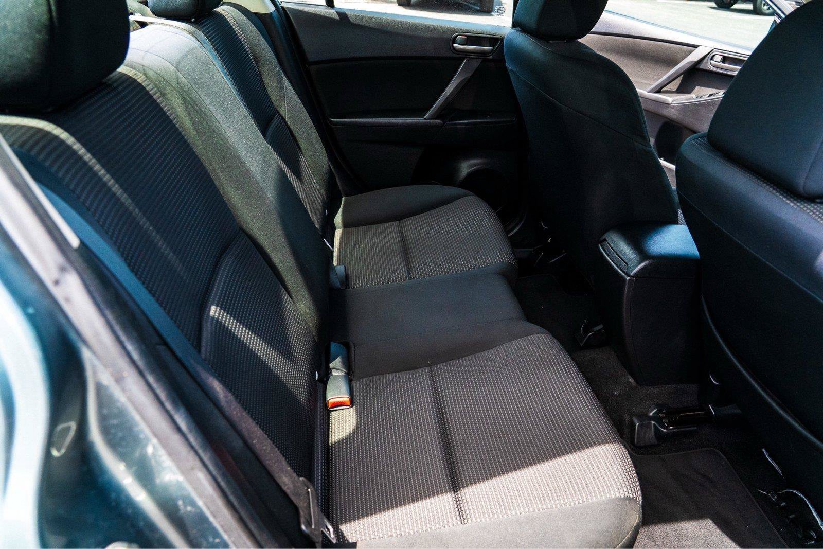 Used 2013 MAZDA MAZDA3 i Sport FWD image 18