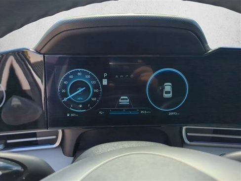 Used 2024 Hyundai Elantra Limited FWD image 19