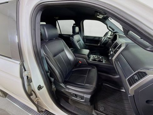 Used 2019 Ford Expedition Max XLT w/ Equipment Group 202A AWD/4WD image 26