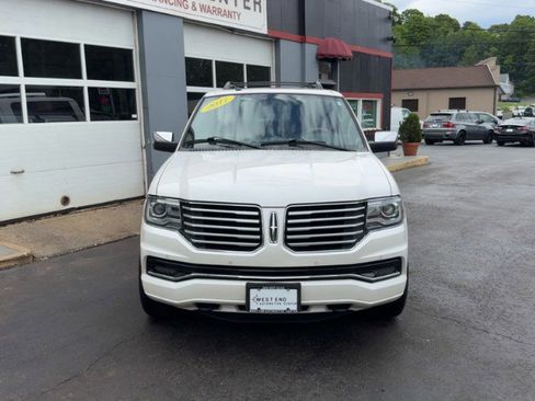 Used 2017 Lincoln Navigator Select AWD/4WD image 3
