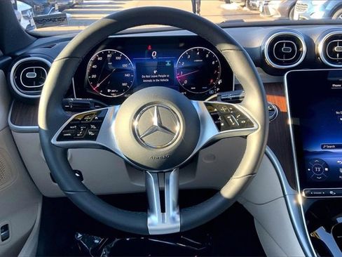 Used 2025 Mercedes-Benz C 300 4MATIC Sedan image 4