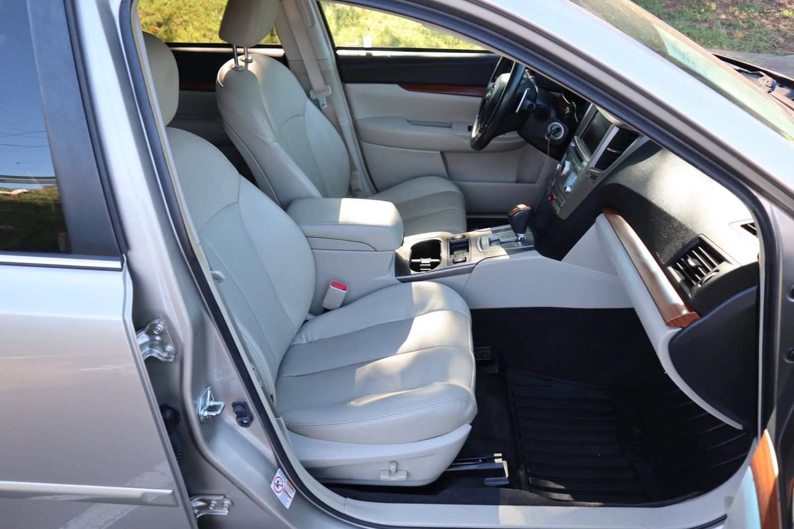 Used 2014 Subaru Outback 3.6R Limited AWD/4WD image 16
