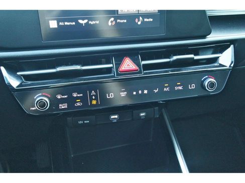Used 2023 Kia Niro LX FWD image 25