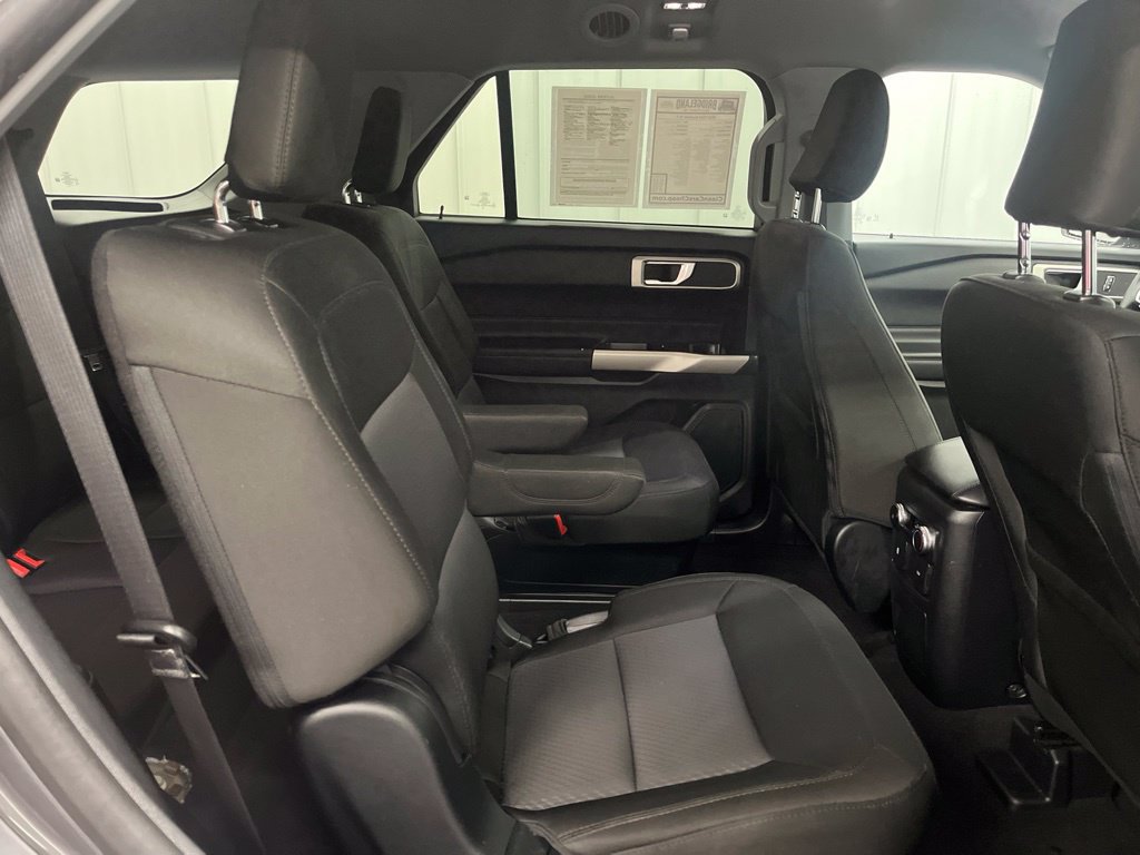 Used 2023 Ford Explorer XLT AWD/4WD image 11