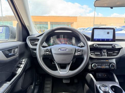 Used 2022 Ford Escape SE FWD image 19