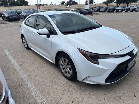 Used 2025 Toyota Corolla LE FWD image 3