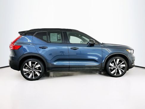 Used 2022 Volvo XC40 P8 Recharge Plus image 10